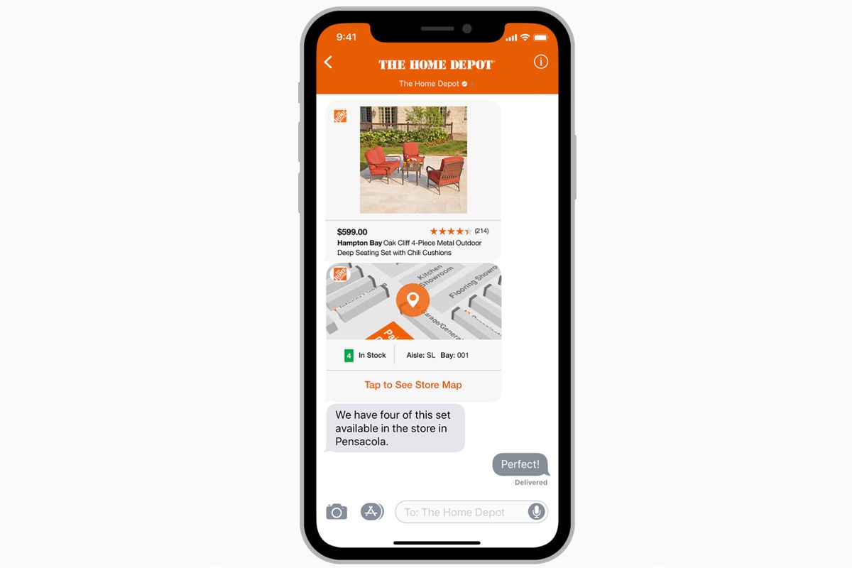 Oltre ai messaggi regolari e ai link ricchi, le aziende di Apple Business Chat possono progettare esperienze aggiuntive per i loro clienti in una chat, utilizzando un'app iMessage. È possibile utilizzare un'app iMessage o un'app iOS contenente un'app iMessage incorporata. Il Home Depot, per esempio, utilizza un'app iMessage per consentire ai clienti di visualizzare i dettagli del prodotto. Essi offrono anche una mappa in-store per mostrare dove un prodotto si trova nei loro negozi.