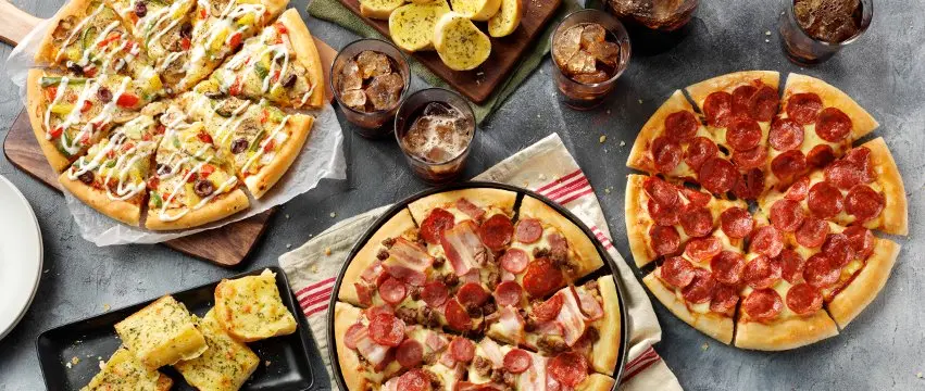 Hình ảnh từ Chiến dịch Messenger Đặt hàng ngay của Pizza Hut cho thấy những chiếc pizza ngon tuyệt